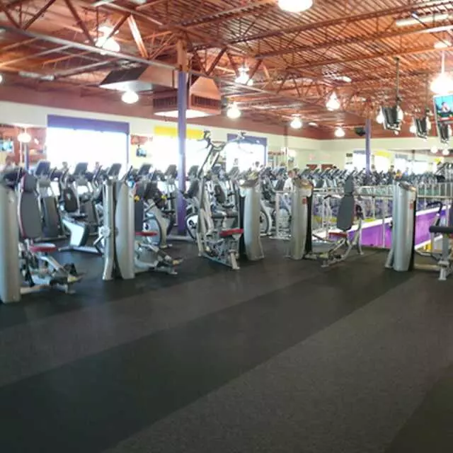 24 Hour Fitness - Valley Ranch