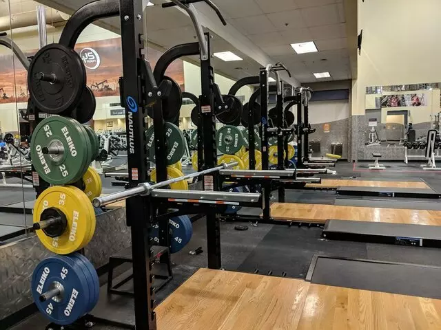 24 Hour Fitness - Valley Ranch