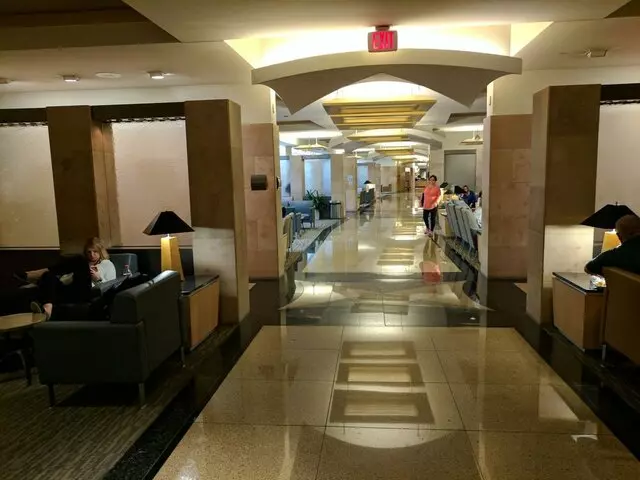 American Airlines Admirals Club DFW-C