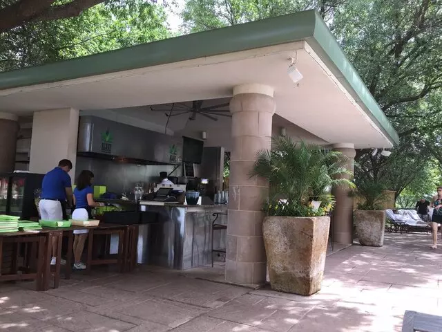Agave Pool & Bar