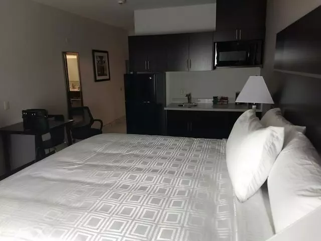Atrium Hotel & Suites